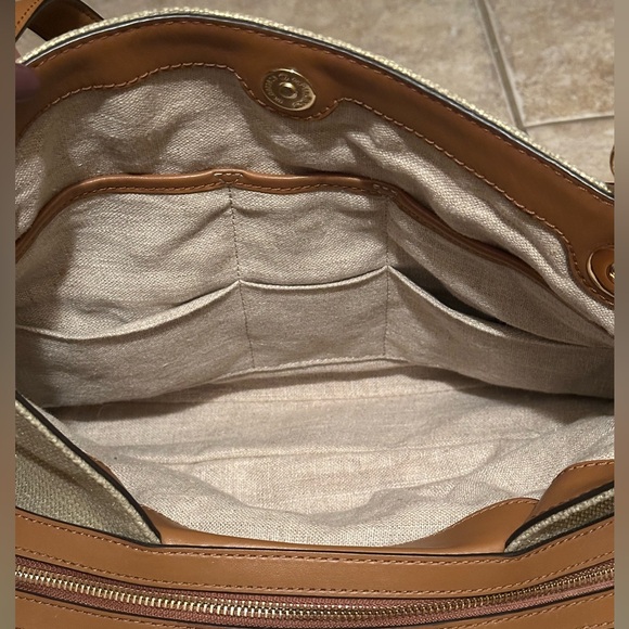 Michael Kors Raven Large Raven Gold Leather Shoulder Bag - Picture 12 of 14